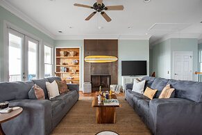 Poseidon By Avantstay On The Beach Two Ocean Facing Balconies Hot Tub