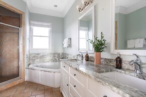 Poseidon By Avantstay On The Beach Two Ocean Facing Balconies Hot Tub