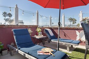 Shoreline Villa by Avantstay Steps to the Beach Bay Pier