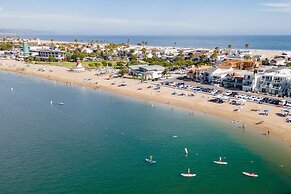 Shoreline Villa by Avantstay Steps to the Beach Bay Pier
