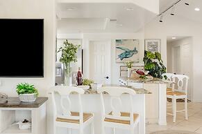 Shoreline Villa by Avantstay Steps to the Beach Bay Pier