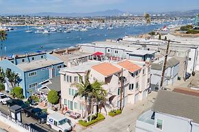 Shoreline Villa by Avantstay Steps to the Beach Bay Pier