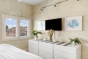 Shoreline Villa by Avantstay Steps to the Beach Bay Pier