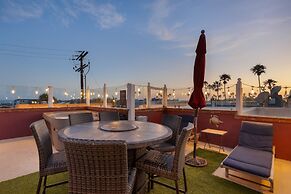 Shoreline Villa by Avantstay Steps to the Beach Bay Pier