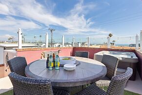 Shoreline Villa by Avantstay Steps to the Beach Bay Pier