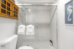 Shoreline Villa by Avantstay Steps to the Beach Bay Pier