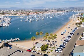Shoreline Villa by Avantstay Steps to the Beach Bay Pier