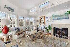 Shoreline Villa by Avantstay Steps to the Beach Bay Pier