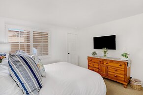 Shoreline Villa by Avantstay Steps to the Beach Bay Pier