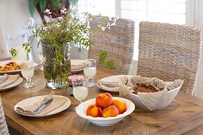 Shoreline Villa by Avantstay Steps to the Beach Bay Pier