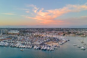 Shoreline Villa by Avantstay Steps to the Beach Bay Pier