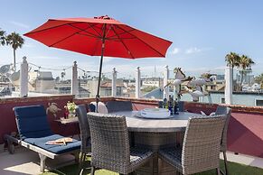 Shoreline Villa by Avantstay Steps to the Beach Bay Pier