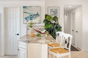 Shoreline Villa by Avantstay Steps to the Beach Bay Pier