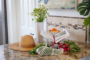 Shoreline Villa by Avantstay Steps to the Beach Bay Pier