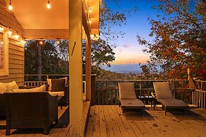 Cabin in the Sky by Avantstay Deck w Views