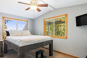 Cabin in the Sky by Avantstay Deck w Views