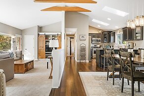 Cabin in the Sky by Avantstay Deck w Views