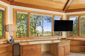 Cabin in the Sky by Avantstay Deck w Views