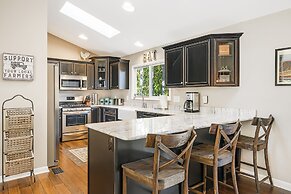 Cabin in the Sky by Avantstay Deck w Views