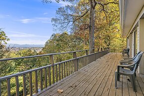 Cabin in the Sky by Avantstay Deck w Views