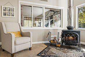 Cabin in the Sky by Avantstay Deck w Views