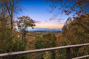 Cabin in the Sky by Avantstay Deck w Views