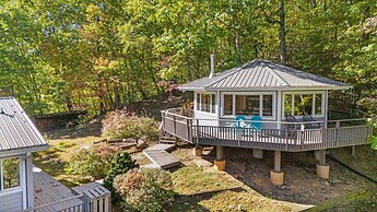 Cabin in the Sky by Avantstay Deck w Views