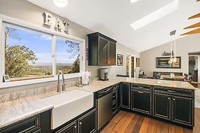 Cabin in the Sky by Avantstay Deck w Views