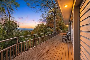 Cabin in the Sky by Avantstay Deck w Views