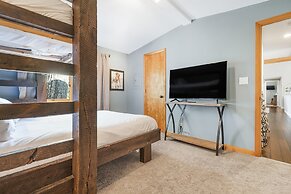 Cabin in the Sky by Avantstay Deck w Views