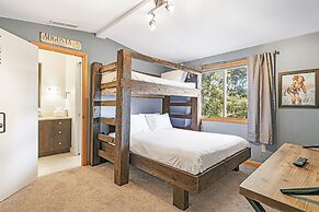 Cabin in the Sky by Avantstay Deck w Views