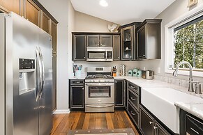 Cabin in the Sky by Avantstay Deck w Views