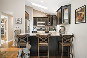 Cabin in the Sky by Avantstay Deck w Views