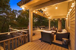 Cabin in the Sky by Avantstay Deck w Views