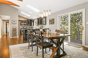 Cabin in the Sky by Avantstay Deck w Views