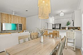 Honey Bee Bungalows by Avantstay Boat Friendly Pool Access