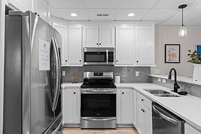 Winding Down by Avantstay Sleeps 20 Dock View