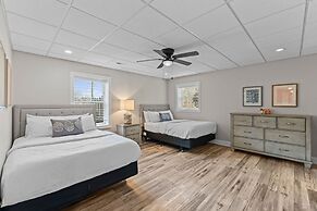 Winding Down by Avantstay Sleeps 20 Dock View