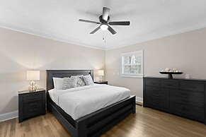 Winding Down by Avantstay Sleeps 20 Dock View