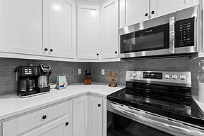 Winding Down by Avantstay Sleeps 20 Dock View