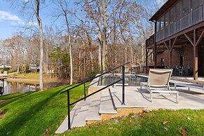 Winding Down by Avantstay Sleeps 20 Dock View