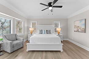 Winding Down by Avantstay Sleeps 20 Dock View