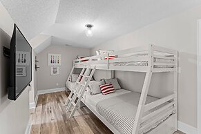 Winding Down by Avantstay Sleeps 20 Dock View