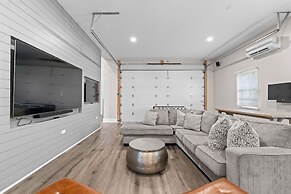 Winding Down by Avantstay Sleeps 20 Dock View