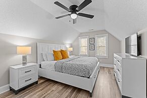 Winding Down by Avantstay Sleeps 20 Dock View