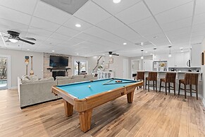 Winding Down by Avantstay Sleeps 20 Dock View