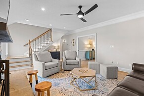 Winding Down by Avantstay Sleeps 20 Dock View