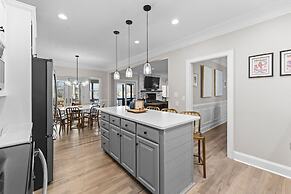 Winding Down by Avantstay Sleeps 20 Dock View