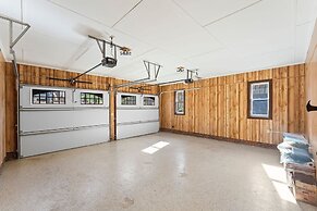 Winding Down by Avantstay Sleeps 20 Dock View