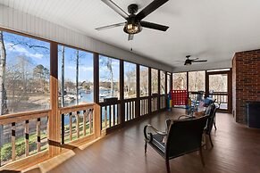 Winding Down by Avantstay Sleeps 20 Dock View